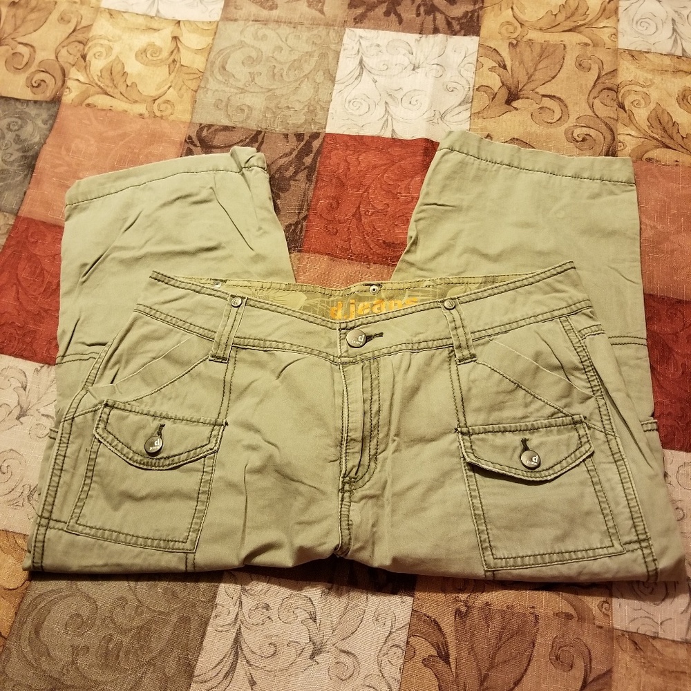 2/$12 🤩 D jeans kaki capris